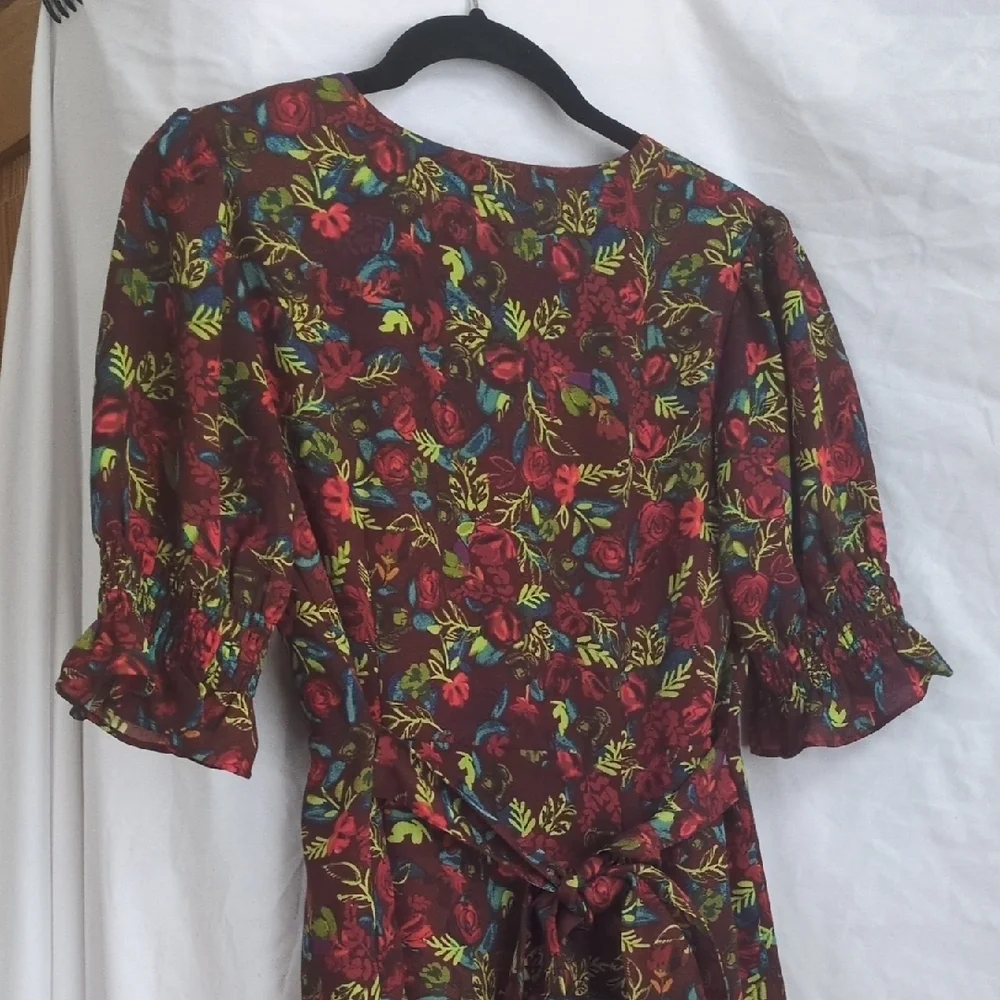 Chic Floral Ruffle Mini Dress - Picture 9 of 9
